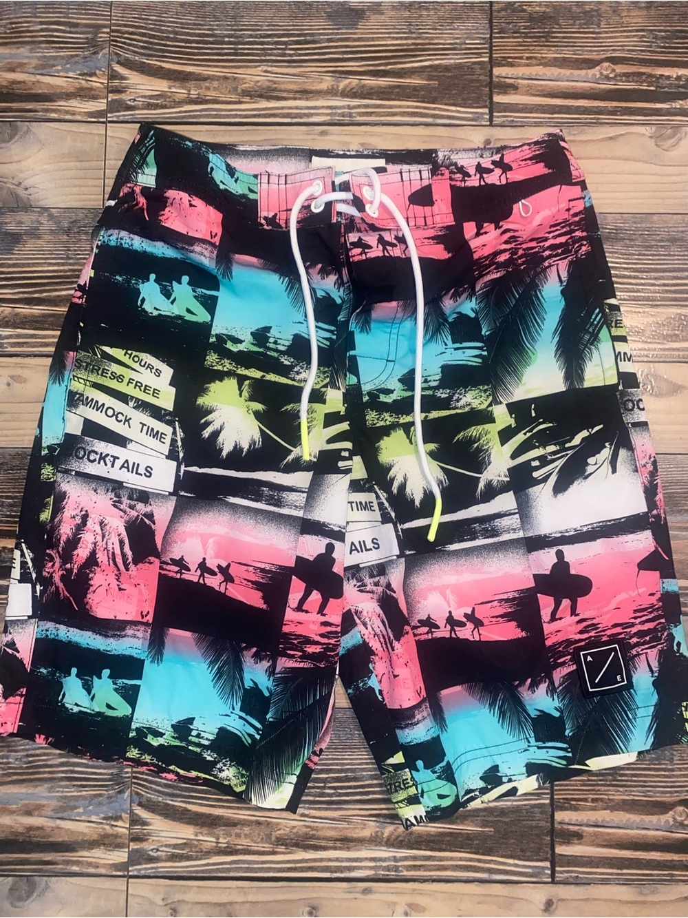 American Eagle Men's Surf Print Swim Trunks